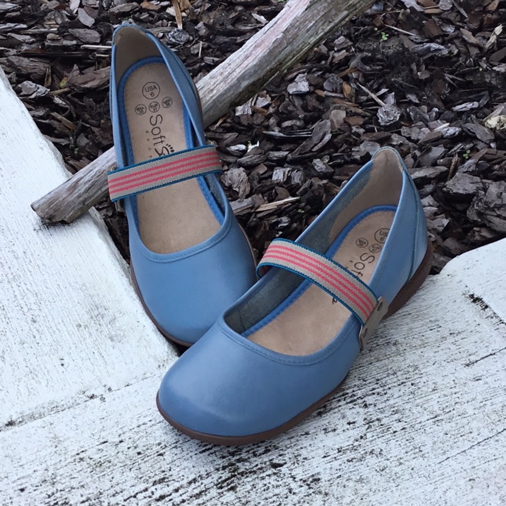 Leather clog in blue